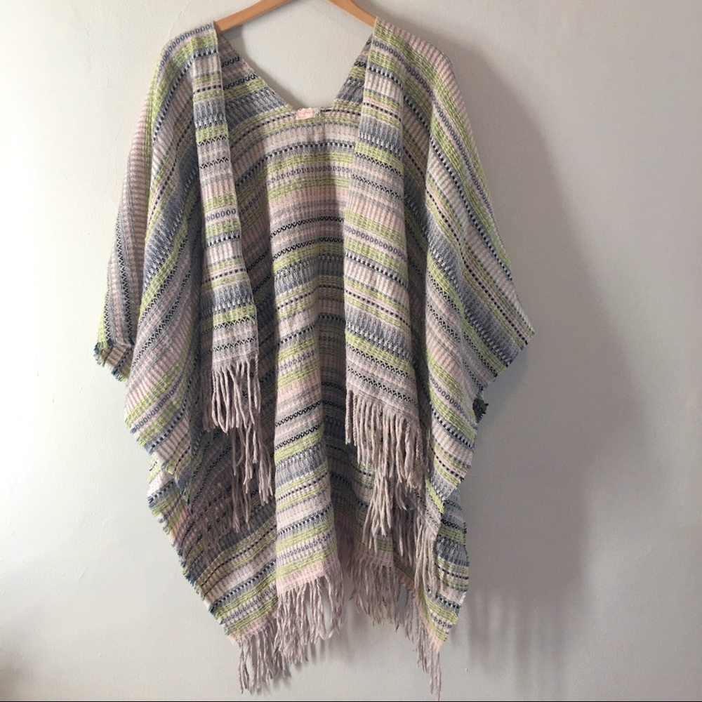 ⬇️ $48 SALE: Free People Knit Shawl / Poncho